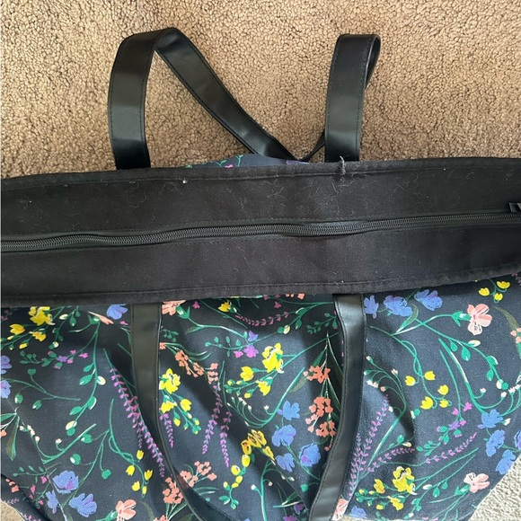 Victoria’s Secret Floral Canvas Weekender Tote EUC Style #11150631 - Picture 9 of 11